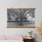 Li Garden Series: Echoes Beneath the Tree Wandteppich Mit Holzrahmen (Schlafzimmer)