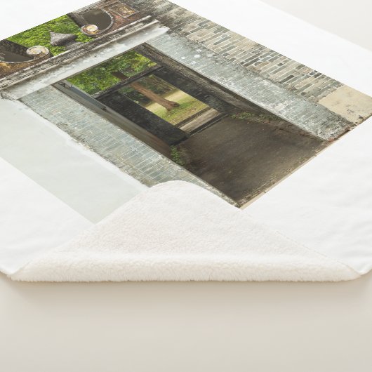 Li Garden Series: Serene Corridor Sherpadecke (3/4)