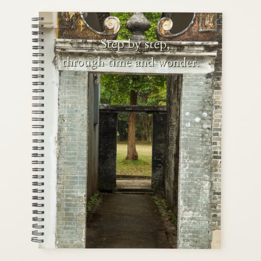 Li Garden Series: Through Ancient Gates Planner Planer (Vorderseite)