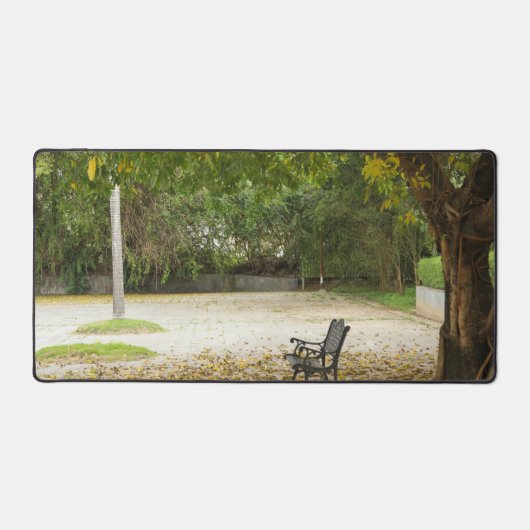 Li Garden Series: Waiting in Stillness Schreibtischunterlage (Vorderseite)