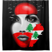 Libanonflagge und -karte im Gesicht eines Mädchens Duschvorhang (Vorderseite)