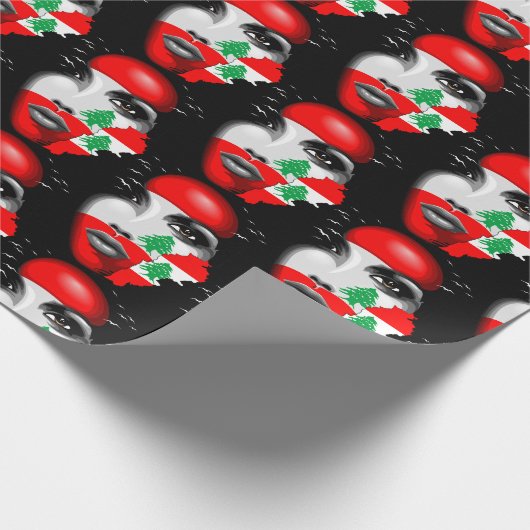 Libanonflagge und -karte im Gesicht eines Mädchens Geschenkpapier (Ecke)