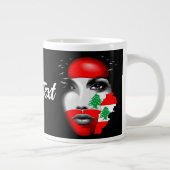 Libanonflagge und -karte im Gesicht eines Mädchens Jumbo-Tasse (Rechts)