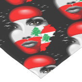 Libanonflagge und -karte im Gesicht eines Mädchens Kurzer Tischläufer (Ecke)