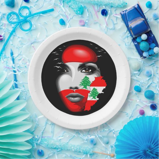 Libanonflagge und -karte im Gesicht eines Mädchens Pappteller (Party)