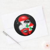 Libanonflagge und -karte im Gesicht eines Mädchens Runder Aufkleber (Umschlag)