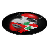 Libanonflagge und -karte im Gesicht eines Mädchens Schneidebrett (Ecke)