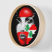 Libanonflagge und -karte im Gesicht eines Mädchens Uhr (Winkel)