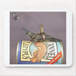 Libby auf einem platypus auf einem mousepad