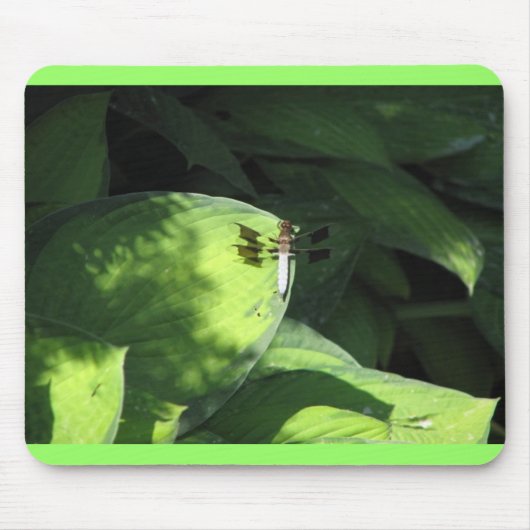 Libelle auf Hosta-Blätter Mousepad (Vorne)