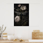 Libelle im dunklen Blumen-Garten-Druck, Moody Poster (Küche)