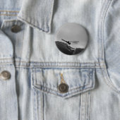 Libelle in Graustufen auf einem runden Knopf Button (Beispiel)