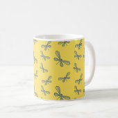 Libelle mit schönem gelbem Hintergrund Kaffeetasse (VorderseiteRechts)