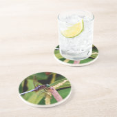 Libelle mit weißen Blume Getränkeuntersetzer (Seite)