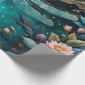 Libelle nachts im Blumengarten Geschenkpapier (Ecke)