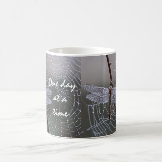 Libelle "One day at a Time" Kaffeezubereitung Tass Kaffeetasse (Mittel)