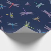 Libellen im Regenbogen auf Mitternachtsblau Geschenkpapier (Ecke)