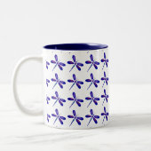 Libellen-Kunst Zweifarbige Tasse (Links)