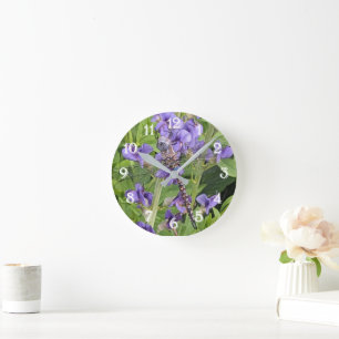 Libellen-Libellennymphe auf violetten Blüten Runde Wanduhr