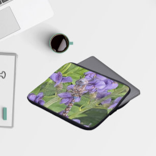 Libellen-Libellula auf violetten Blüten Laptopschutzhülle