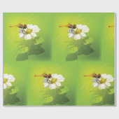 Libellenfliege auf einem Blume-Wrapper Geschenkpapier (Flach)