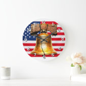 Liberty Bell über Flagge  Große Wanduhr (Zuhause)