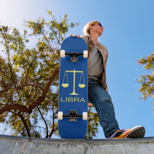 Libra Golden Scales Sign Skateboard (Außenbereich 1)