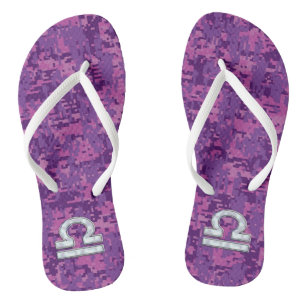 Libra Sign auf der digitalen Fuchsia-Camouflage Badesandalen