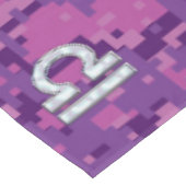 Libra Sign auf der digitalen Fuchsia-Camouflage Tischdecke (Schrägansicht)