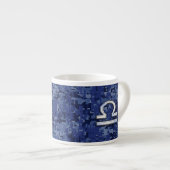 Libra Zodiac Sign auf Blue Digital Camouflage Espressotasse (Vorderseite Rechts)