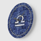 Libra Zodiac Sign auf Blue Digital Camouflage Große Wanduhr (Winkel)