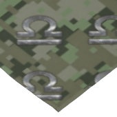Libra Zodiac Sign auf olivengrüne digitale Camoufl Tischdecke (Schrägansicht)