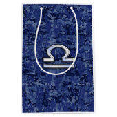 Libra Zodiac-Symbol auf Blue Digital-Camouflage Mittlere Geschenktüte (Vorderseite)