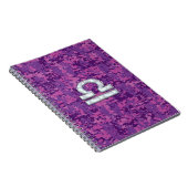 Libra Zodiac-Symbol auf der Fuchsia Digitalen Camo Notizblock (Rechte Seite)