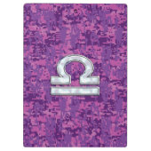 Libra Zodiac Symbol on Fuchsia Digital Camo Klemmbrett (Rückseite)