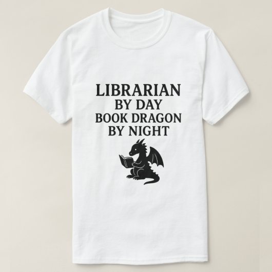 Librarian by day, book dragon by night. T-Shirt (Design vorne)