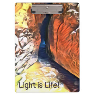 Licht am Ende einer Gletscherspalte an der Küste Klemmbrett
