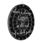 Licht am Ende eines dunklen Weges, Inspiration Dartscheibe (Vorderseite Links)