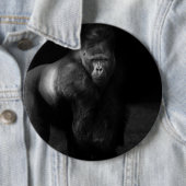 Licht auf Stärke – Silberrücken-Gorilla Button (Beispiel)
