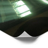 Licht, das durch Kirchenfenster fällt Poster (Ecke)