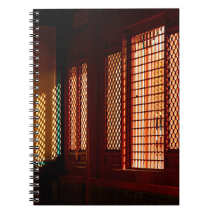 Licht durch Mesh-Fensteröffnungen Notizblock