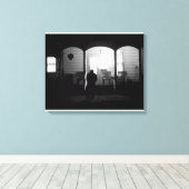 Licht in der Dunkelheit (Zuhause kommend) Leinwanddruck (Insitu (Holzboden))