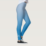 Licht in Dunkelblau mit elegantem Monogramm Leggings<br><div class="desc">Das elegante, helle bis dunkelblaue Farbverlauf zeichnet sich durch ein elegantes Monogramm in einem weißen dekorativen Schriftart am unteren Ende des rechten Beins aus. Personalisieren Sie es mit Ihrem Initial in der Sidebar. Fügen Sie Ihrem Kleiderschrank einen modernen Look hinzu. Klicken Sie auf den Link "Rocklawn Arts", um das minimale...</div>