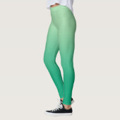 Licht in Dunkelgrüne Farbe mit eleganter Monogramm Leggings (Links)