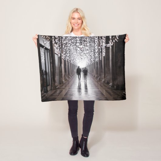 Licht, Schatten und Symmetrie - Sepia Fleecedecke (Beispiel)