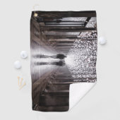 Licht, Schatten und Symmetrie - Sepia Golfhandtuch (Insitu)