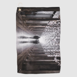 Licht, Schatten und Symmetrie - Sepia Golfhandtuch