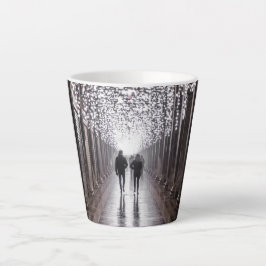 Licht, Schatten und Symmetrie - Sepia Milchtasse