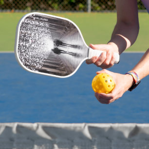 Licht, Schatten und Symmetrie - Sepia Pickleball Schläger
