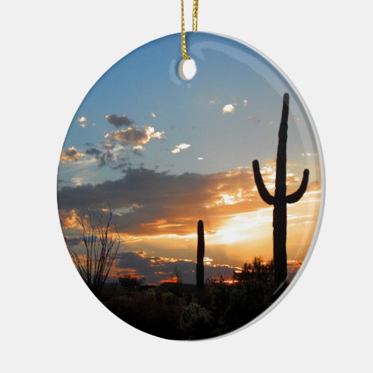 Licht verblaßt in einer Flamme Keramikornament (Links)